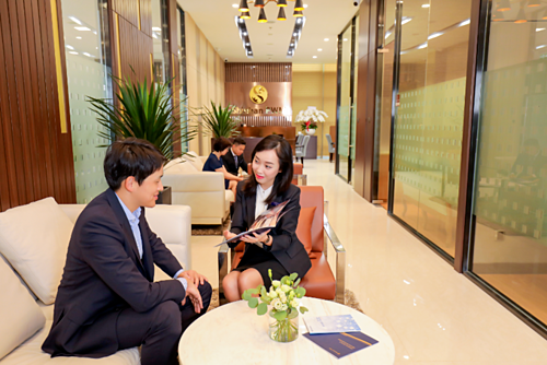 Trưởng phòng Quan hệ Khách hàng của Shinhan PWM được tuyển chọn khắt khe dựa trên kiến thức và kinh nghiệm chuyên sâu, nhằm đảm bảo luôn đưa ra các giải pháp tài chính phù hợp nhất cho khách hàng mà họ phục vụ.
