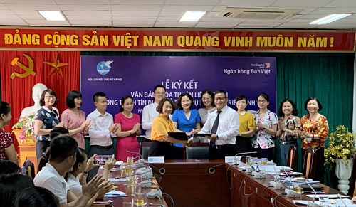 Ngân hàng Bản Việt ký kết hợp tác thỏa thuận với Hội liên hiệp phụ nữ hỗ trợ vốn vay cho hội viên.