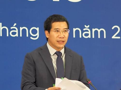 Tổng giám đốc MB Lưu Trung Thái trả lời câu hỏi của cổ đông tại phiên họp thường niên năm 2019. Ảnh: An An.
