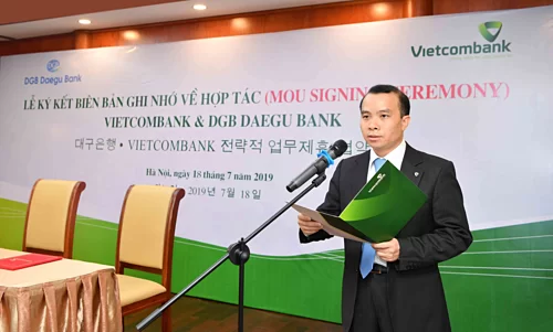 Ông Đỗ Việt Hùng - Ủy viên HĐQT Vietcombank phát biểu tại buổi lễ.