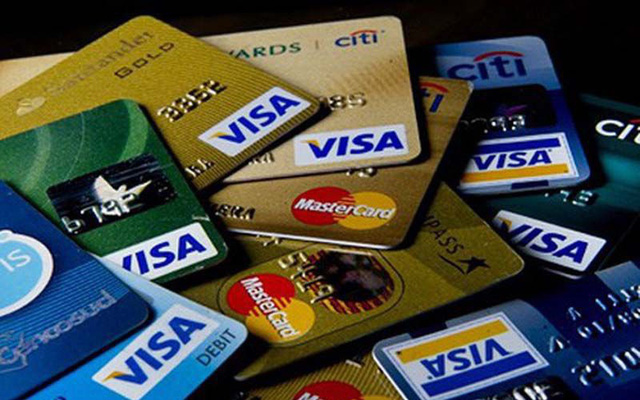 Lãi suất thẻ tín dụng Visa hạng chuẩn của các ngân hàng hiện nay thế nào?
