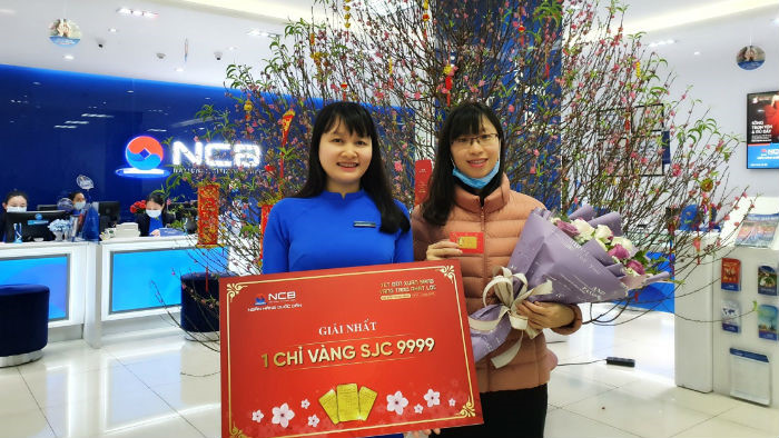 NCB trao 50 chỉ vàng SJC 9999 cho khách hàng