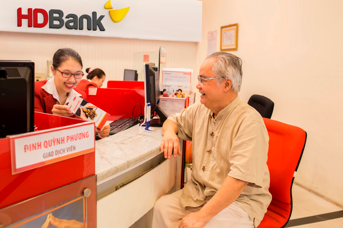 HDBank dành nhiều ưu đãi cho người cao tuổi tới gửi tiết kiệm. Ảnh: HDBank.
