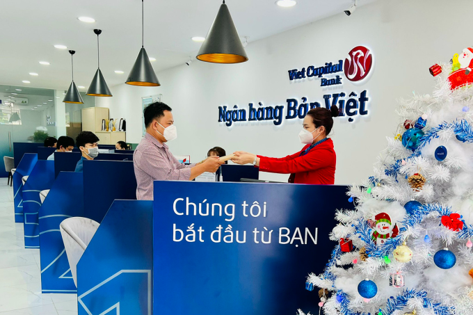 Ngân hàng có nhiều ưu đãi cho khách hàng trong tháng 12. Ảnh: Bản Việt