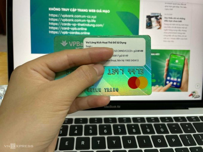 Tuyệt đối bảo mật thông tin gồm 16 mã số thẻ, mã CVV, ngày hết hạn trên thẻ tín dụng. Ảnh: Quỳnh Trang