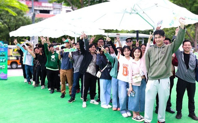 Dân văn phòng "săn" quà mua sắm trực tuyến, đi taxi tại sự kiện VCB Digibank