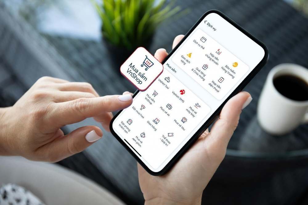 Có thể sử dụng đa dạng các tiện ích di chuyển – mua sắm – giải trí trên VietABank EzMobile